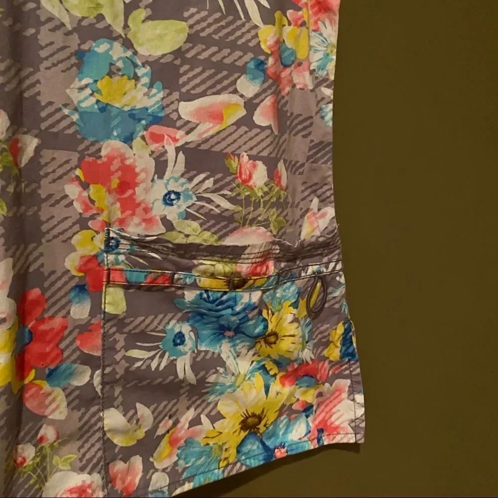Floral Scrub Top - Picture 5 of 12